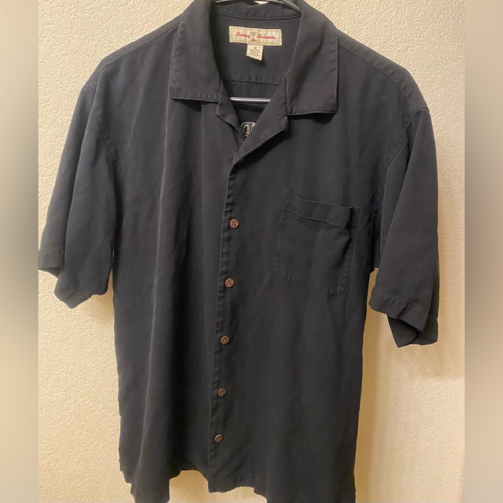 Men’s Tommy Bahama 100% silk shirt size Med